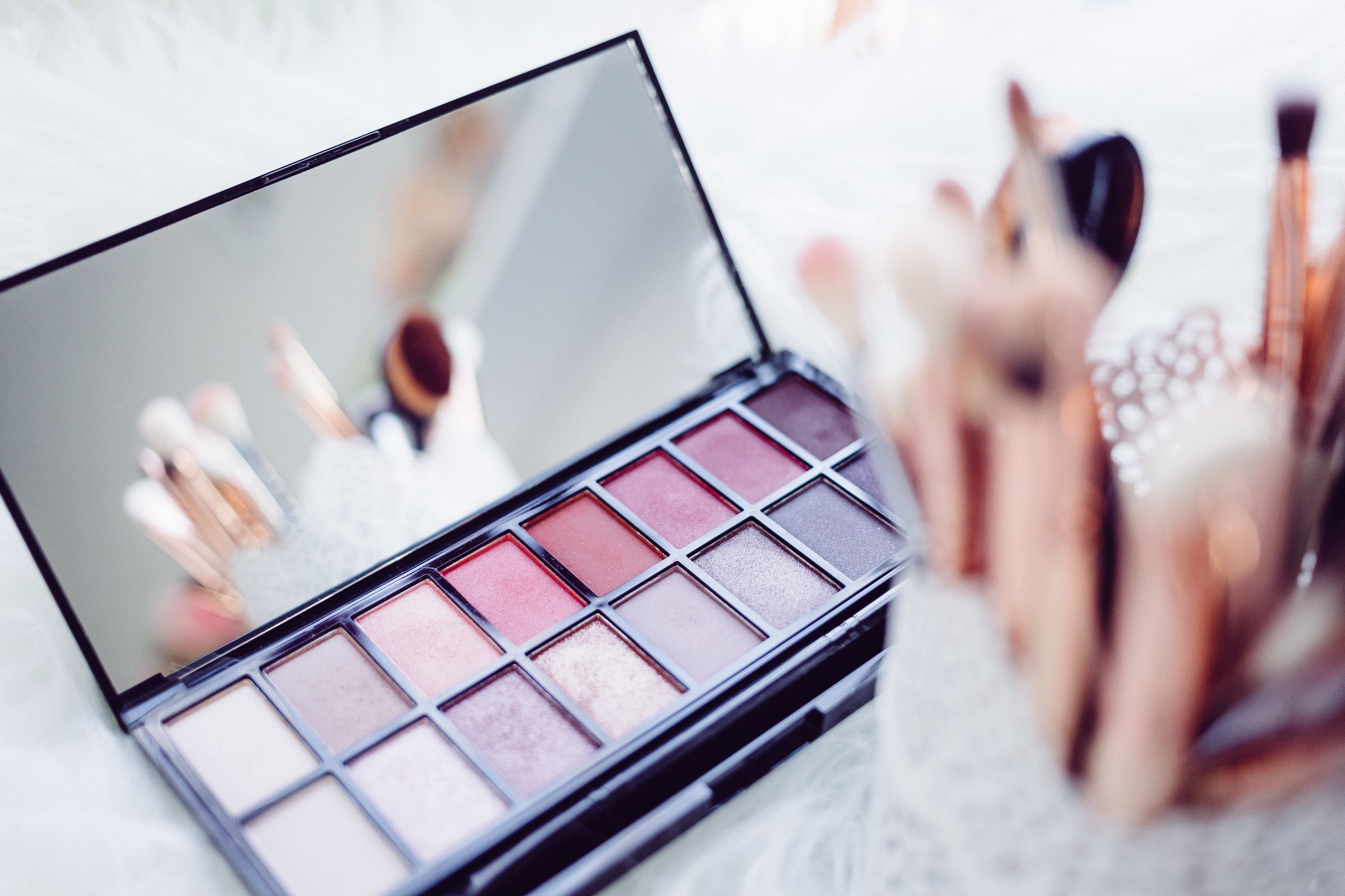 Find Hair And Makeup Artists in   Craigieburn Get the best prices from 2,000+ of the most reviewed Hair And Makeup Artists  near Craigieburn. Pick from mobile stylists or salons.